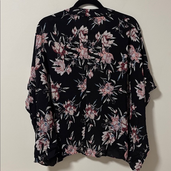 ARITZIA (XXS/XS) Azure Skies Cosima Floral Print Black Oversized Kimono - Picture 4 of 10